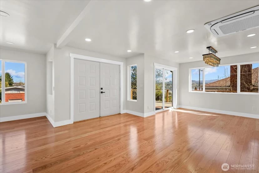Property photo for 7915 S Lakeridge Drive, Seattle photo 8