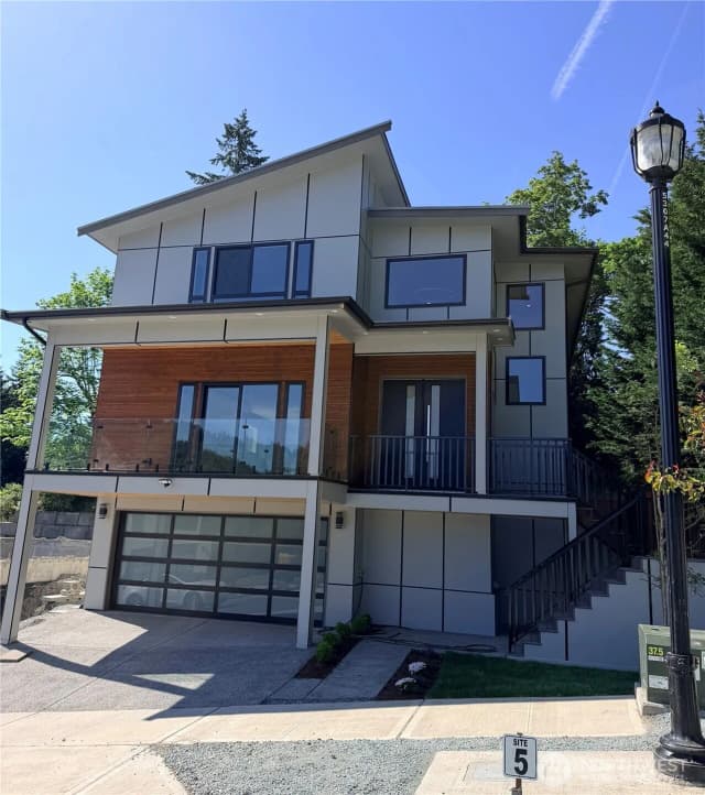 Property photo for 4305 Ne 26 Place, Renton