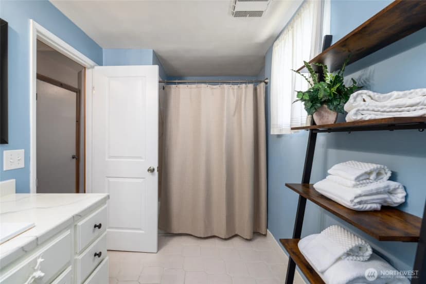 Property photo for 105 S 7th Street, Mount Vernon photo 14