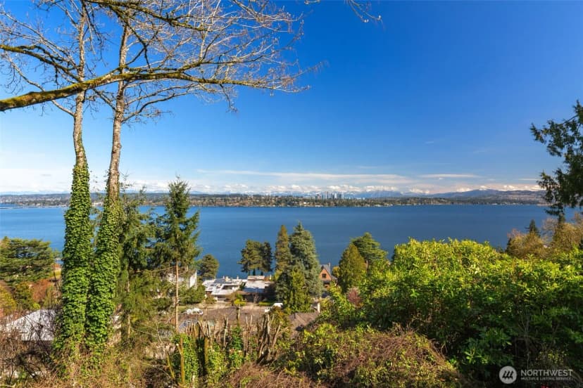 Property photo for 520 36th Avenue E, Seattle photo 3