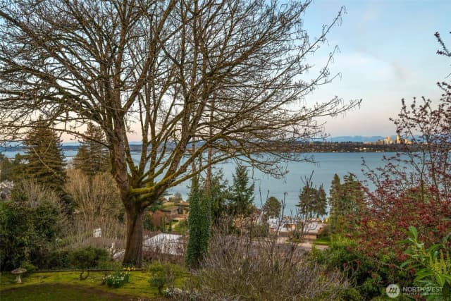Property photo for 520 36th Avenue E, Seattle photo 5