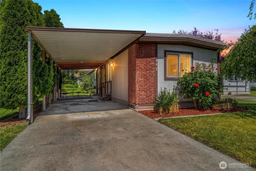 Property photo for 921 Se Scenic View Drive, College Place