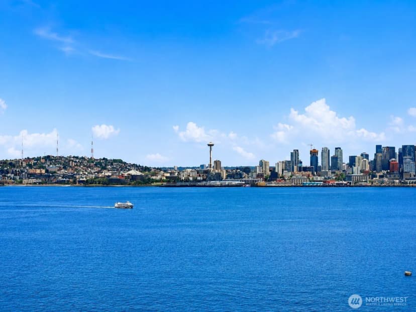 Property photo for 1737 Harbor Avenue #s-306, Seattle photo 2