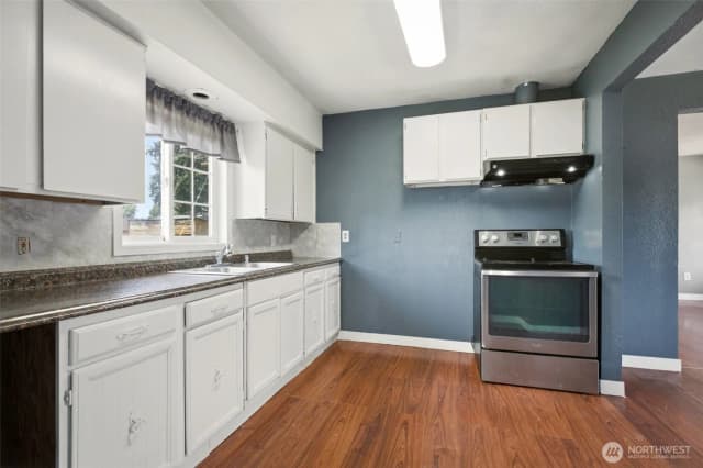 Property photo for 10 S 10th Street, Yakima photo 5