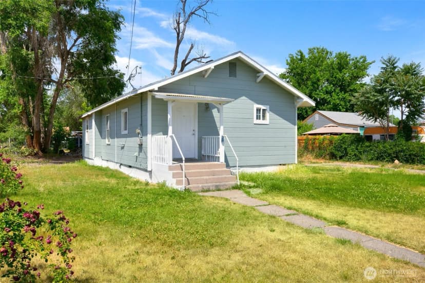 Property photo for 10 S 10th Street, Yakima