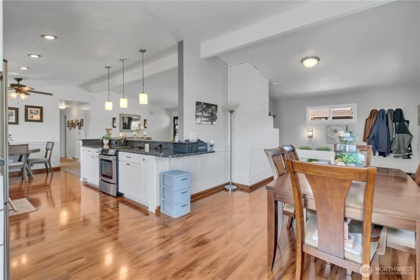 Property photo for 511 S 196th Street, Des Moines photo 17