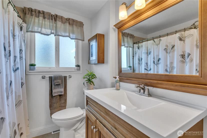 Property photo for 511 S 196th Street, Des Moines photo 21