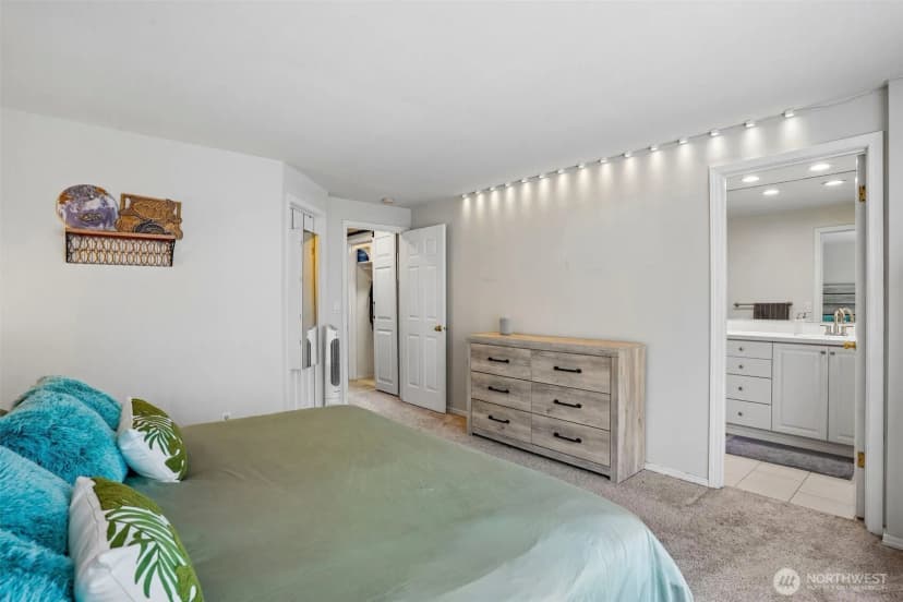 Property photo for 3723 Ne 6th Street, Renton photo 23