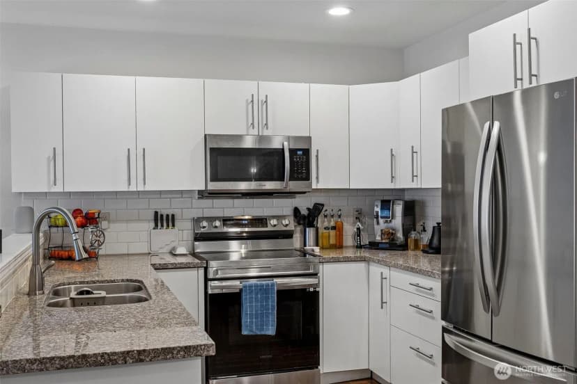 Property photo for 3723 Ne 6th Street, Renton photo 12