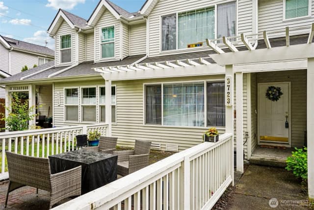 Property photo for 3723 Ne 6th Street, Renton photo 2