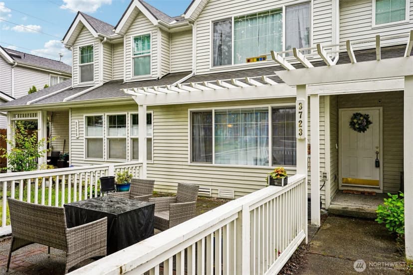 Property photo for 3723 Ne 6th Street, Renton photo 2