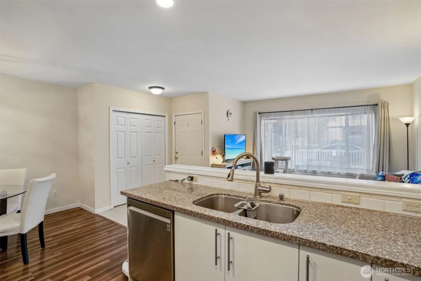 Property photo for 3723 Ne 6th Street, Renton photo 11