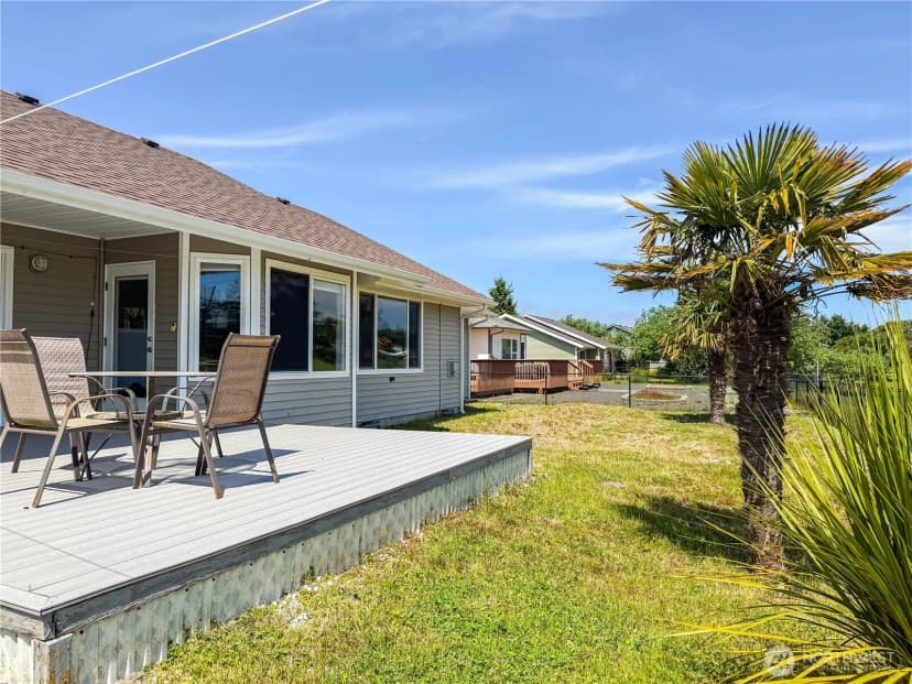 Property photo for 526 Canal Drive Ne, Ocean Shores photo 27