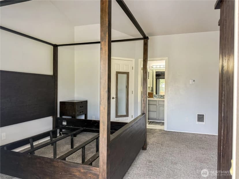 Property photo for 526 Canal Drive Ne, Ocean Shores photo 15