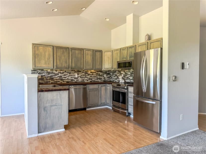 Property photo for 526 Canal Drive Ne, Ocean Shores photo 10