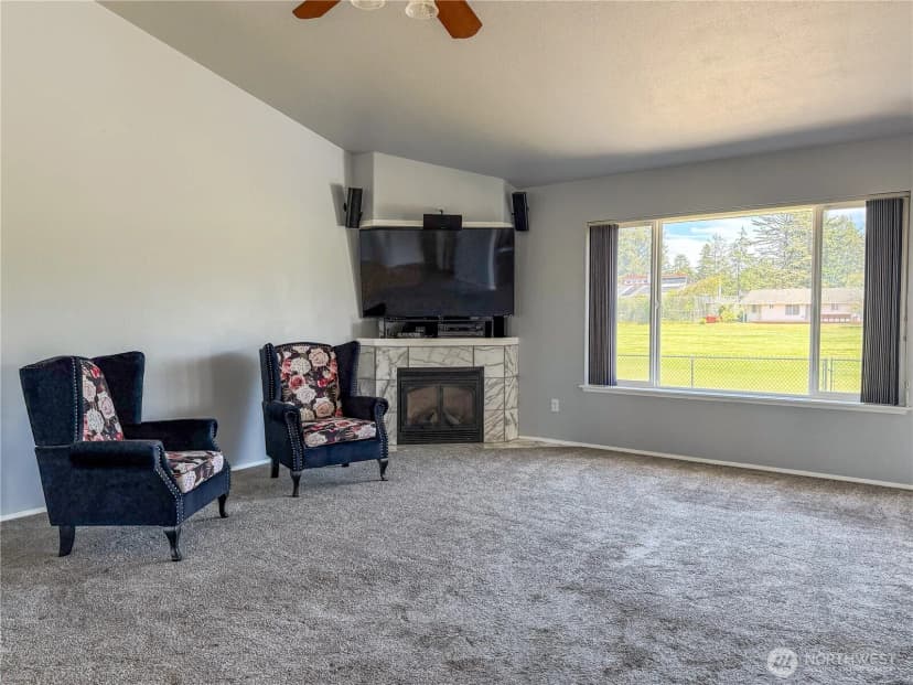 Property photo for 526 Canal Drive Ne, Ocean Shores photo 7