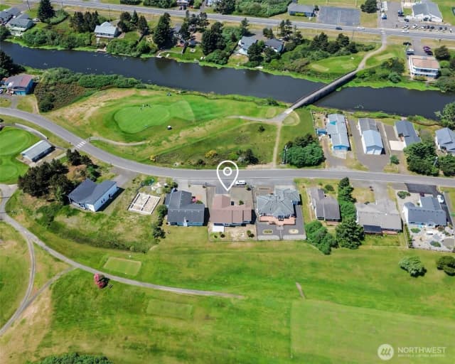Property photo for 526 Canal Drive Ne, Ocean Shores photo 3