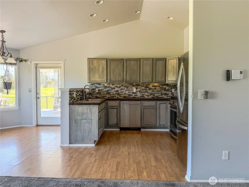 Property photo for 526 Canal Drive Ne, Ocean Shores photo 12