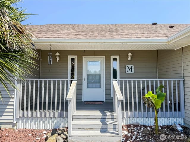 Property photo for 526 Canal Drive Ne, Ocean Shores photo 2
