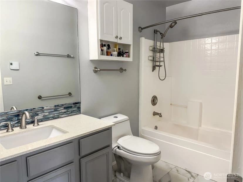 Property photo for 526 Canal Drive Ne, Ocean Shores photo 17