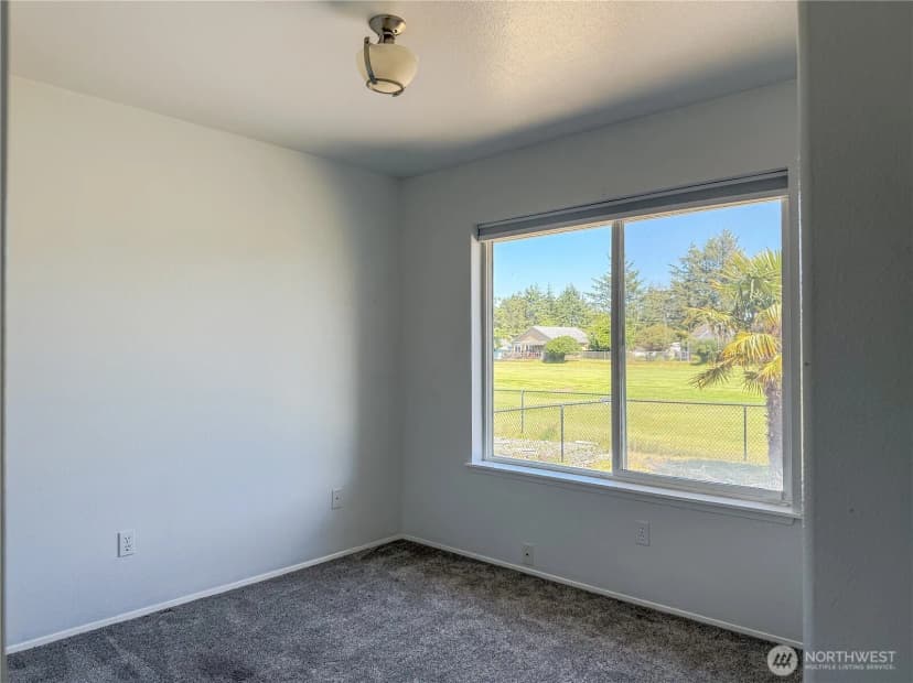 Property photo for 526 Canal Drive Ne, Ocean Shores photo 23