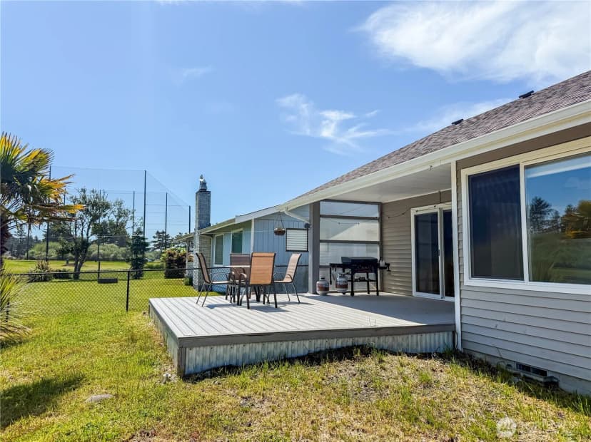 Property photo for 526 Canal Drive Ne, Ocean Shores photo 26