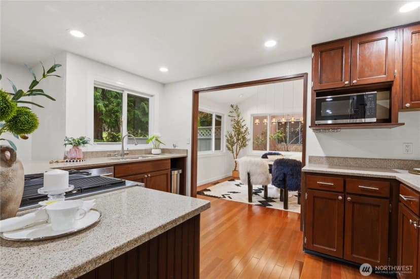 Property photo for 21633 Ne 29th St, Sammamish photo 9