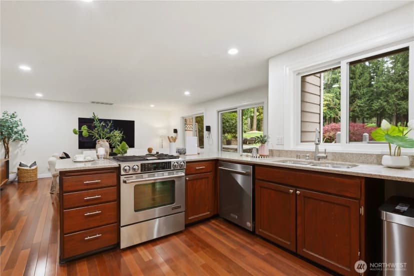 Property photo for 21633 Ne 29th St, Sammamish photo 8