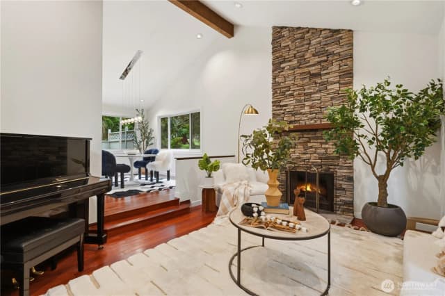 Property photo for 21633 Ne 29th St, Sammamish photo 3