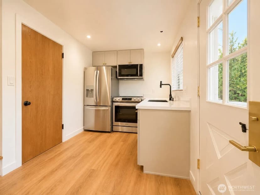 Property photo for 19001 Wallingford Ave N, Shoreline photo 16