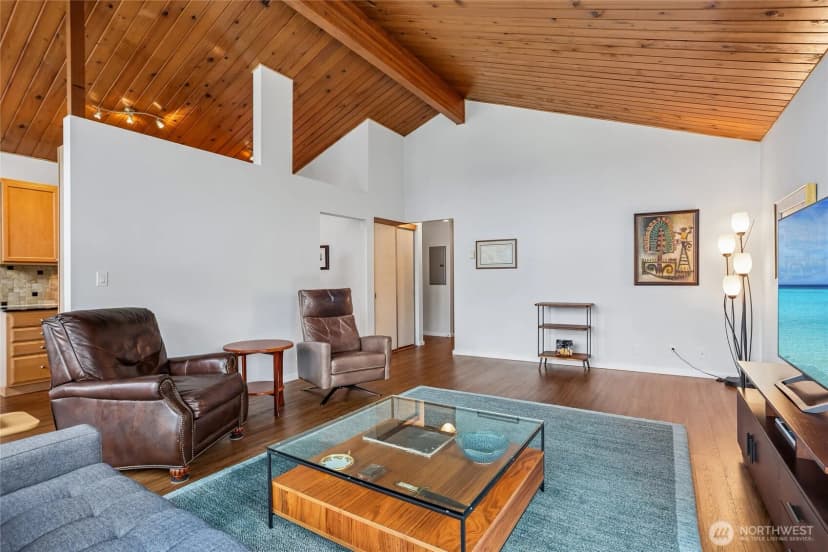 Property photo for 5249 40th Avenue Ne #404, Seattle photo 10