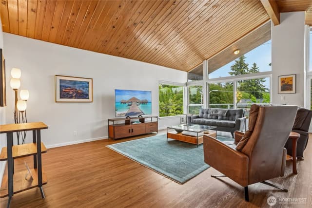 Property photo for 5249 40th Avenue Ne #404, Seattle photo 4