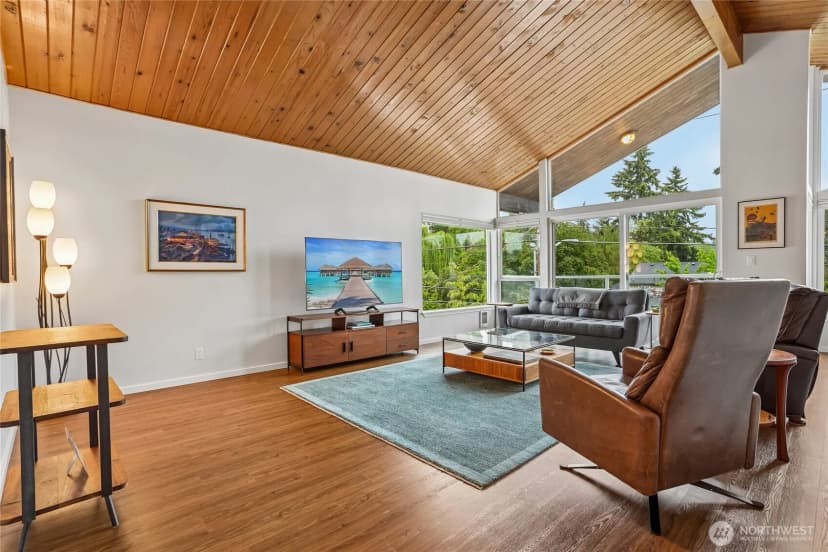 Property photo for 5249 40th Avenue Ne #404, Seattle photo 4