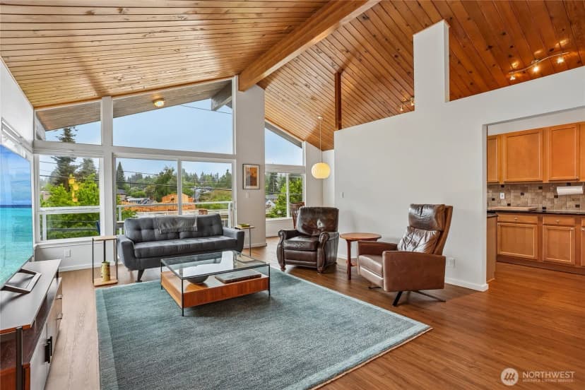Property photo for 5249 40th Avenue Ne #404, Seattle photo 3