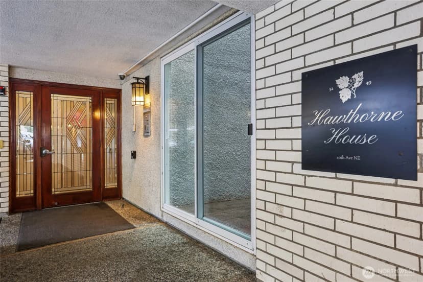 Property photo for 5249 40th Avenue Ne #404, Seattle photo 18