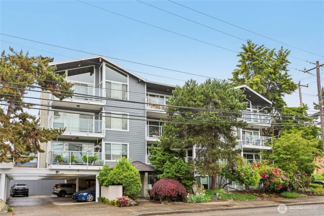 Property photo for 5249 40th Avenue Ne #404, Seattle photo 2