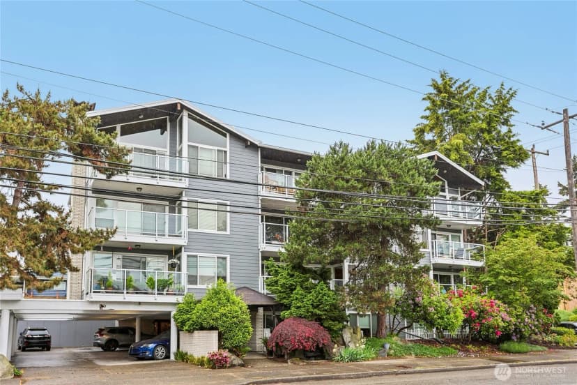 Property photo for 5249 40th Avenue Ne #404, Seattle photo 2