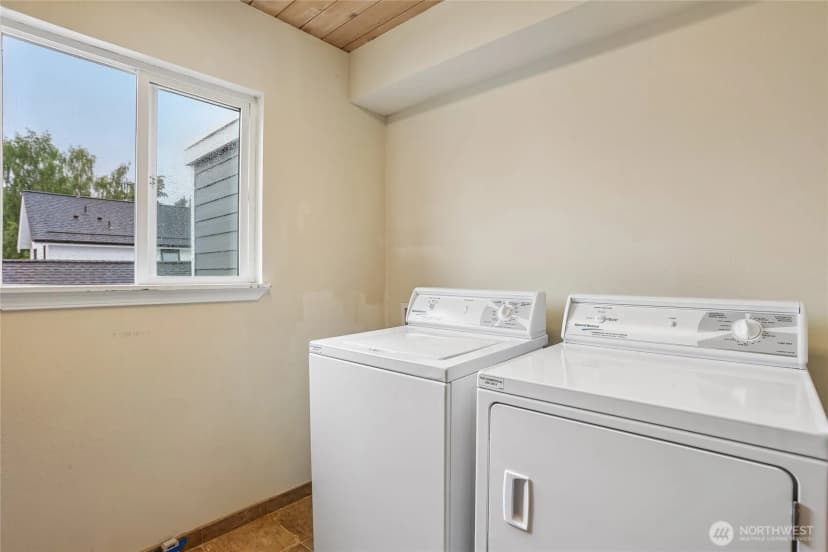 Property photo for 5249 40th Avenue Ne #404, Seattle photo 16
