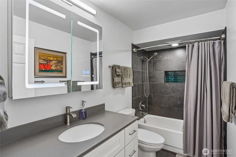 Property photo for 5249 40th Avenue Ne #404, Seattle photo 15