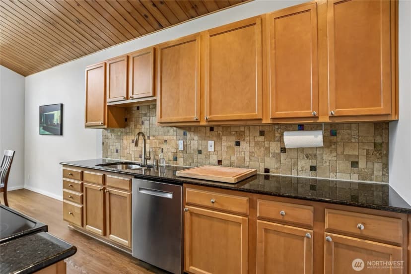 Property photo for 5249 40th Avenue Ne #404, Seattle photo 9