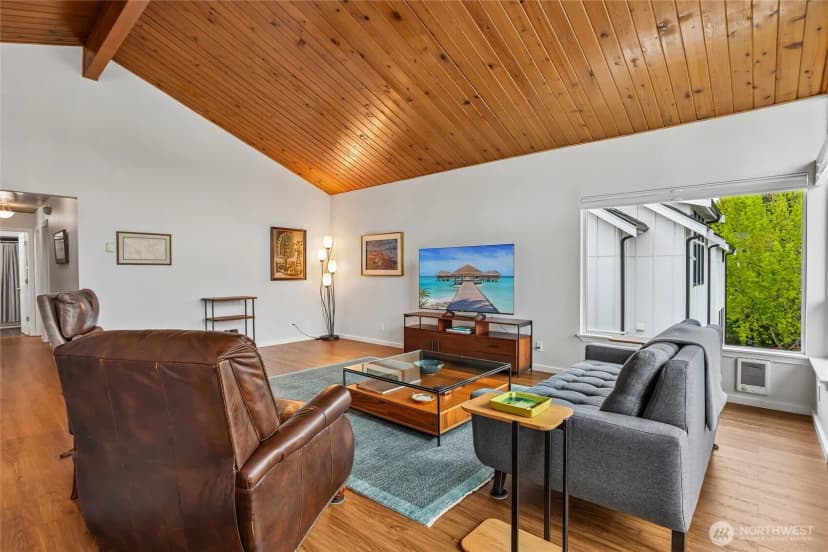 Property photo for 5249 40th Avenue Ne #404, Seattle photo 5