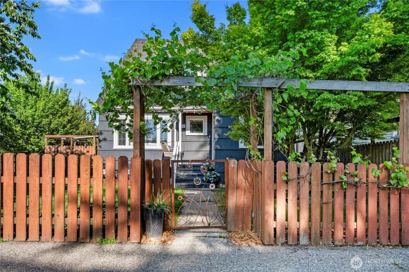 Property photo for 5500 21st Avenue S, Seattle photo 2