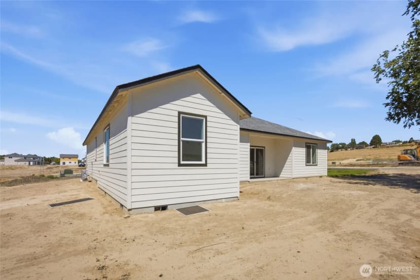 Property photo for 301 Poplar Street Ne, Royal City photo 6