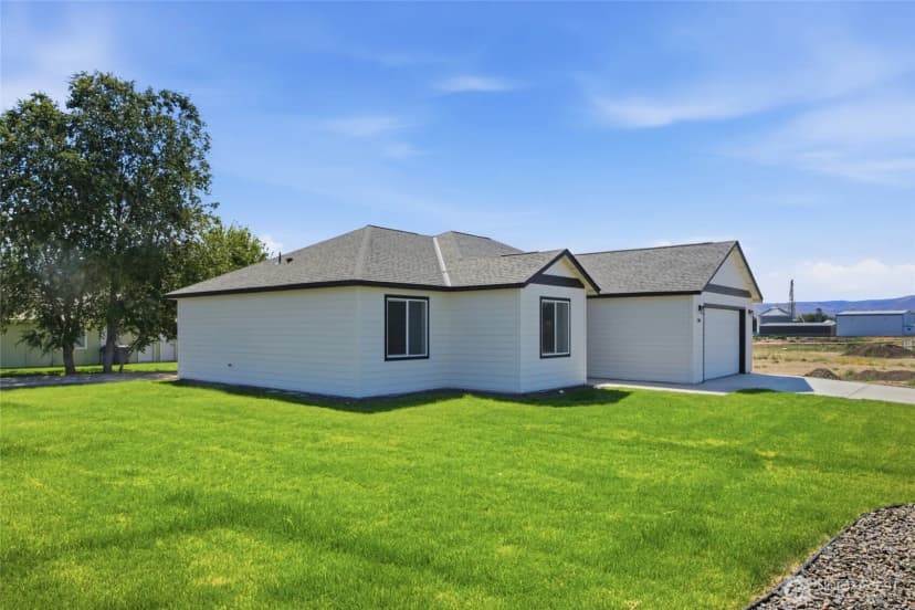 Property photo for 301 Poplar Street Ne, Royal City photo 5