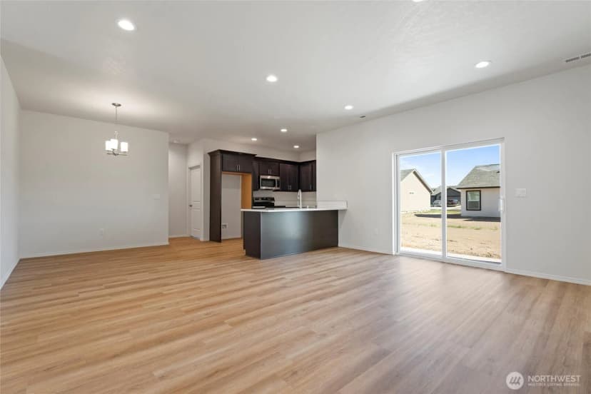 Property photo for 301 Poplar Street Ne, Royal City photo 13