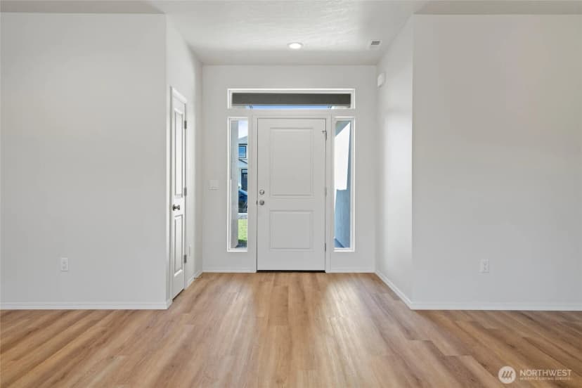 Property photo for 301 Poplar Street Ne, Royal City photo 10