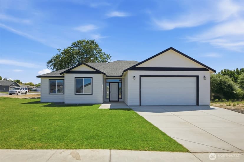 Property photo for 301 Poplar Street Ne, Royal City