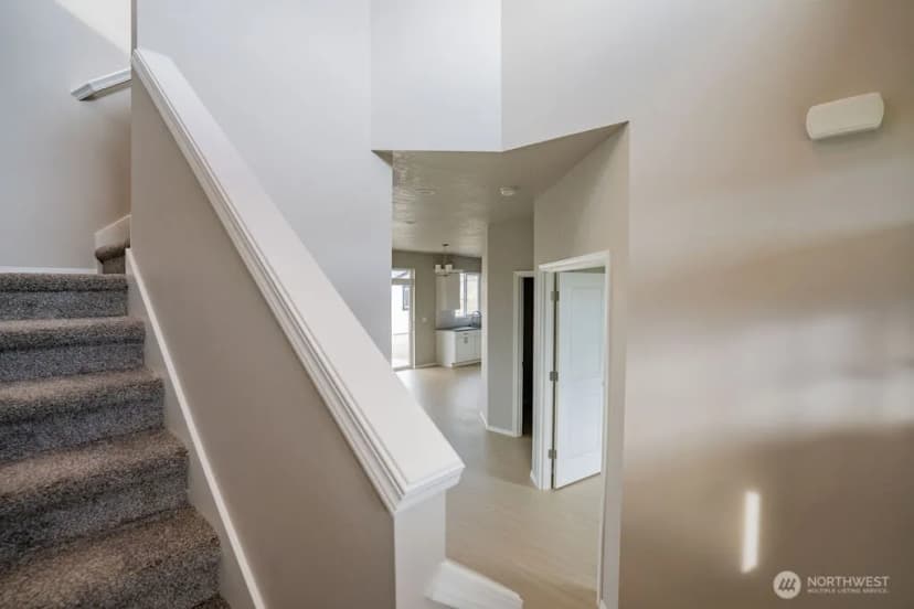 Property photo for 592 Karen Avenue, Royal City photo 12