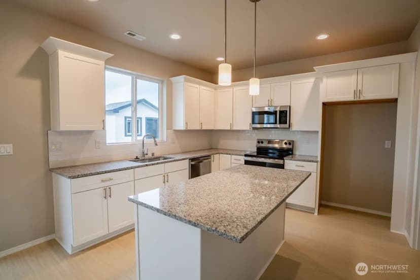 Property photo for 592 Karen Avenue, Royal City photo 10