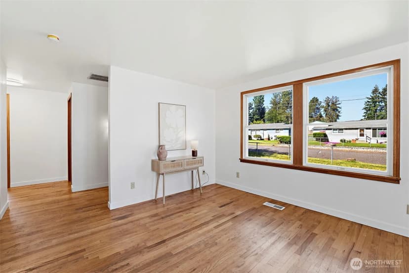 Property photo for 16170 120th Avenue Se, Renton photo 3